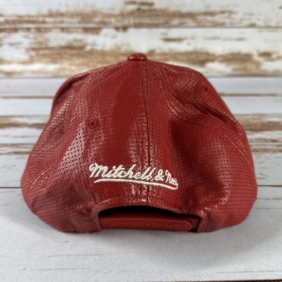 Mitchell and Ness Chicago Bulls Perforated Lambskin Leather Snapback Red - Picture 3 of 7